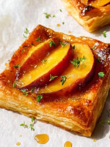 Mini Peach Brie Tarts Recipe