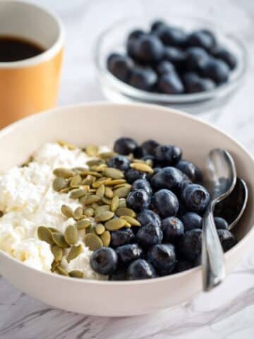 Blueberry Cottage Cheese Overnight Oats Recipe