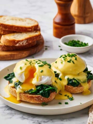 Eggs Florentine with Poached Eggs, Spinach, and Hollandaise Sauce Recipe