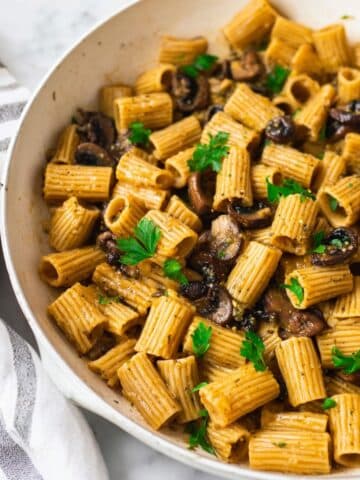 Creamy One-Pot Mushroom and Leek Pasta Recipe
